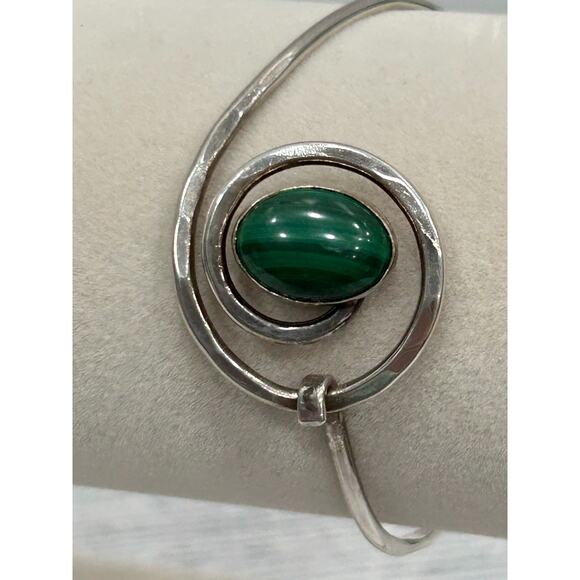 Sterling Silver 925 Modernist Swirl Cuff Bracelet with Green Malachite Cabochon - Picture 2 of 9